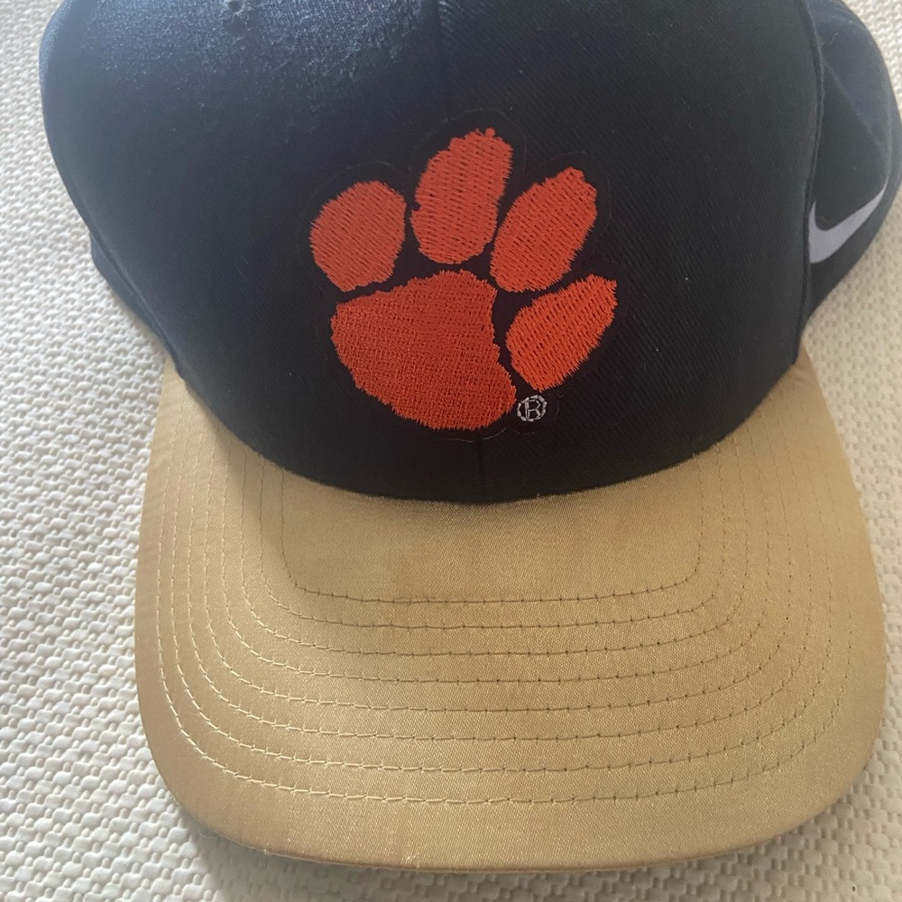 5 Different Football Hats